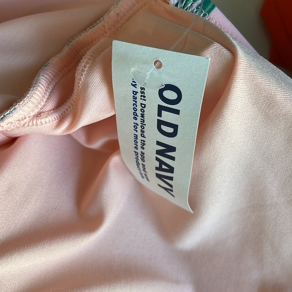 Old Navy Flamingo Twist-Back Cutout One-Piece Swimsuit - Picture 5 of 8